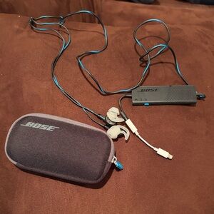 Bose Wired Earbuds with Case headphones noise canceling